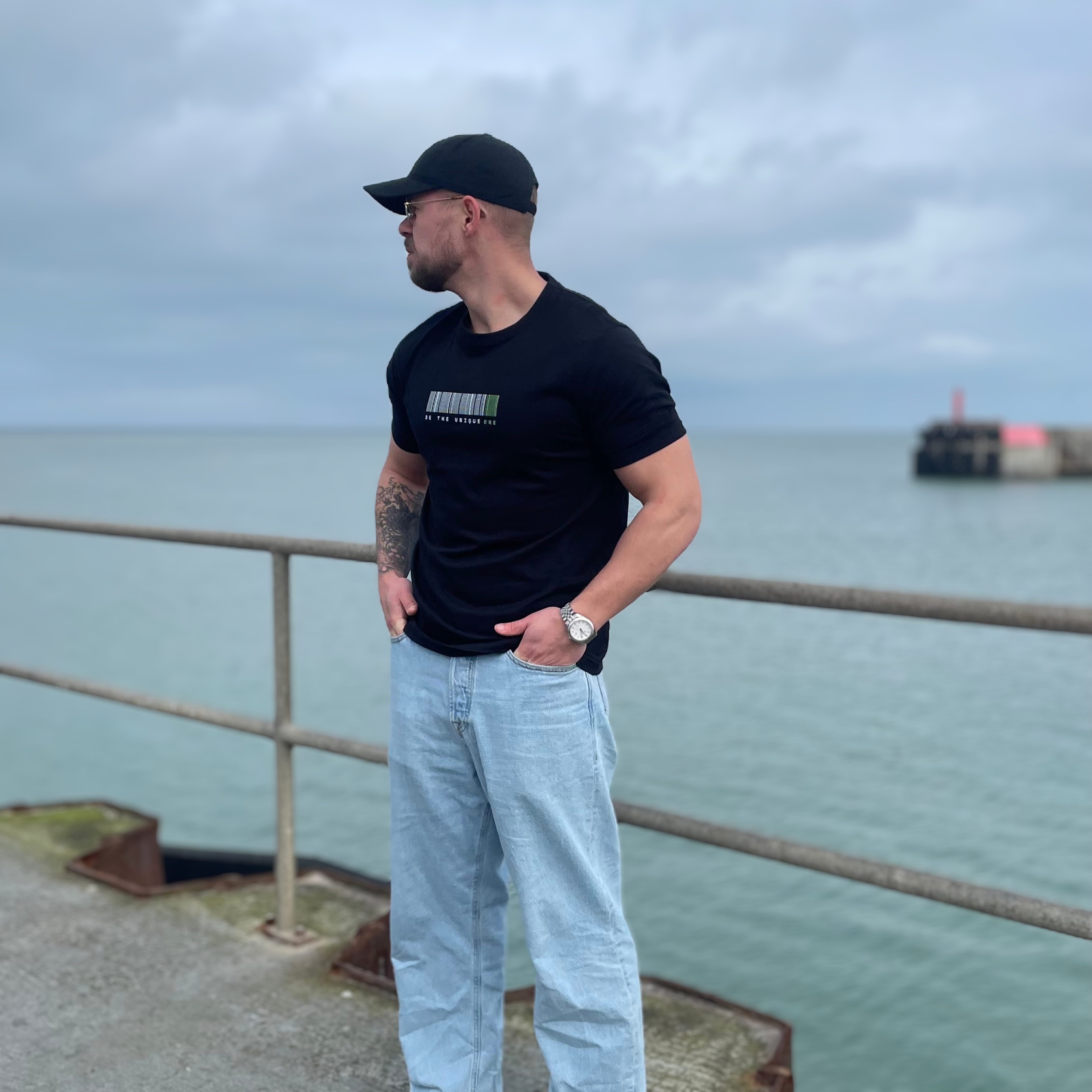 Be The Unique One - Regular Fit Tee - One2Wear #farve_black